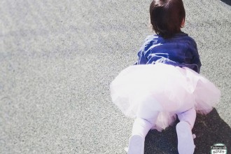 bébé et son déguisement de danseuse