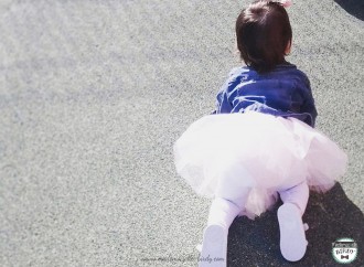 bébé et son déguisement de danseuse